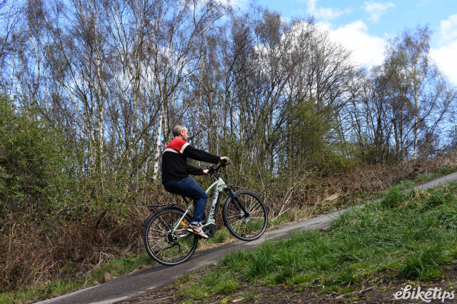 Neomouv Adonis 2 riding 3.JPG