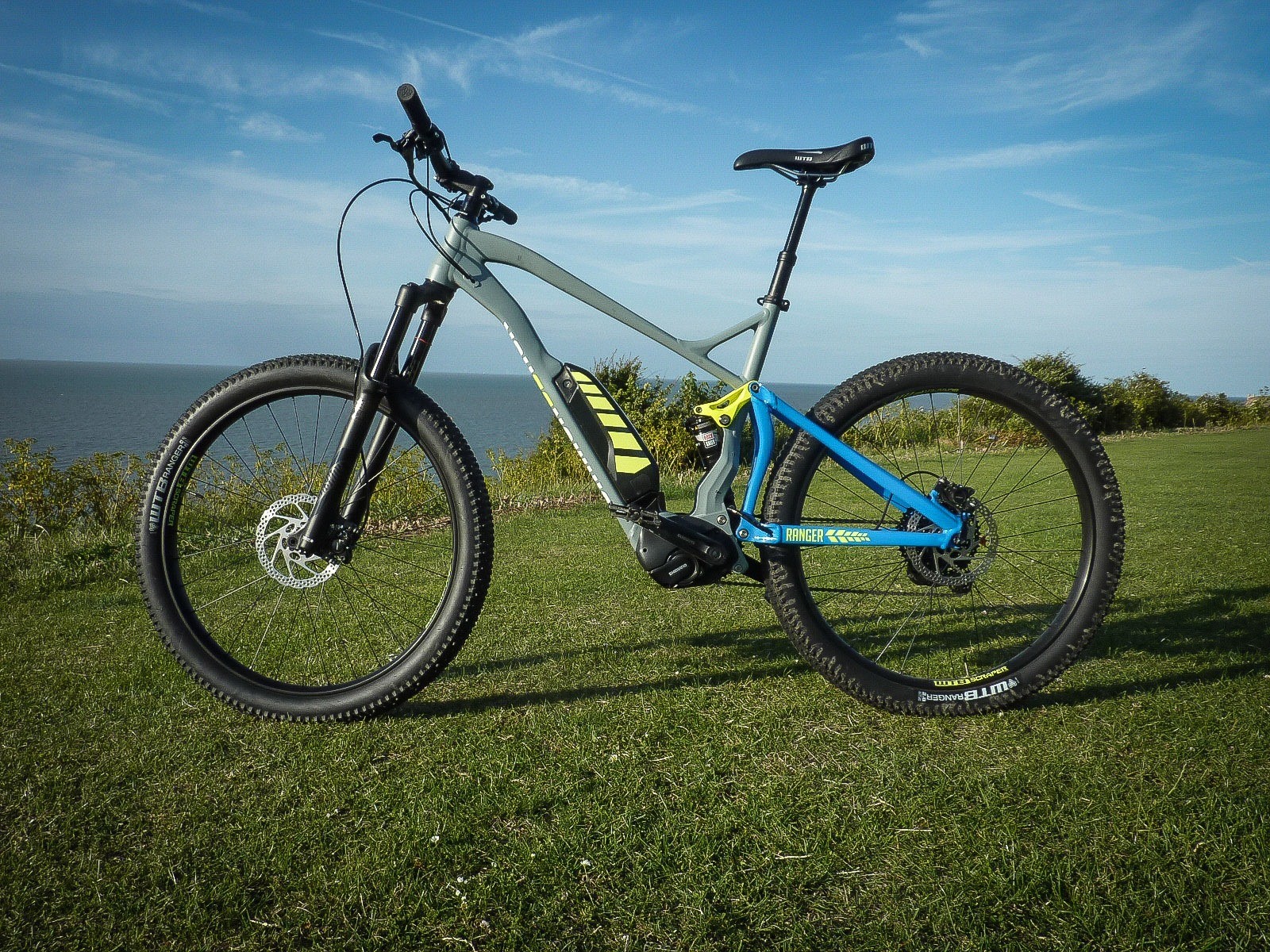 diamondback electric mountain bike